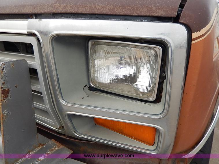 image for item H6054 1982 Ford Bronco