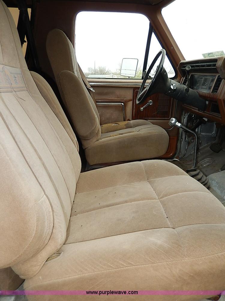 image for item H6054 1982 Ford Bronco