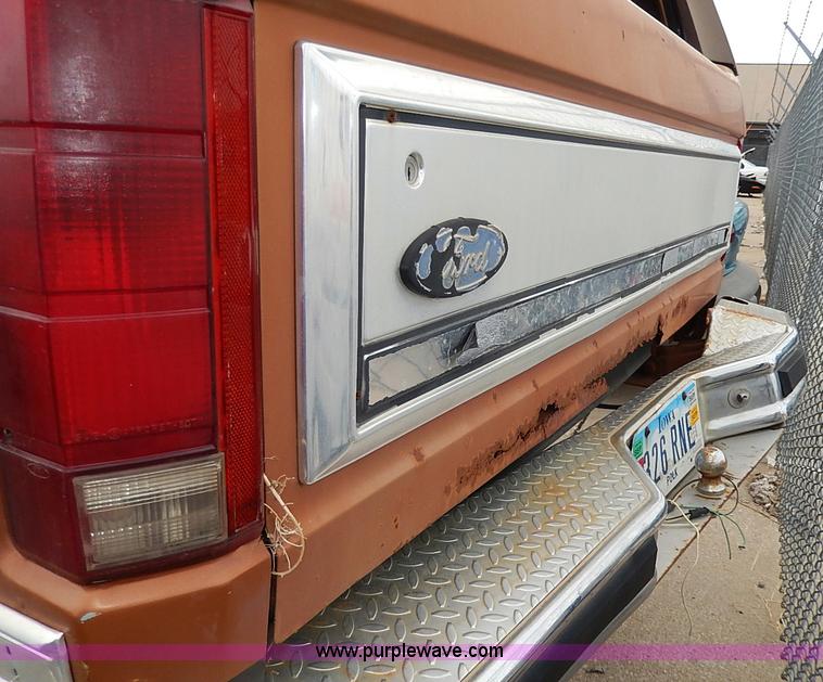 image for item H6054 1982 Ford Bronco