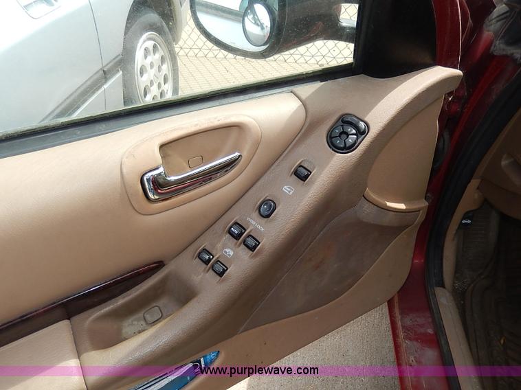 image for item H6063 2000 Chrysler Cirrus LXi