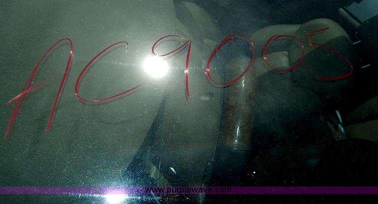 image for item H6063 2000 Chrysler Cirrus LXi