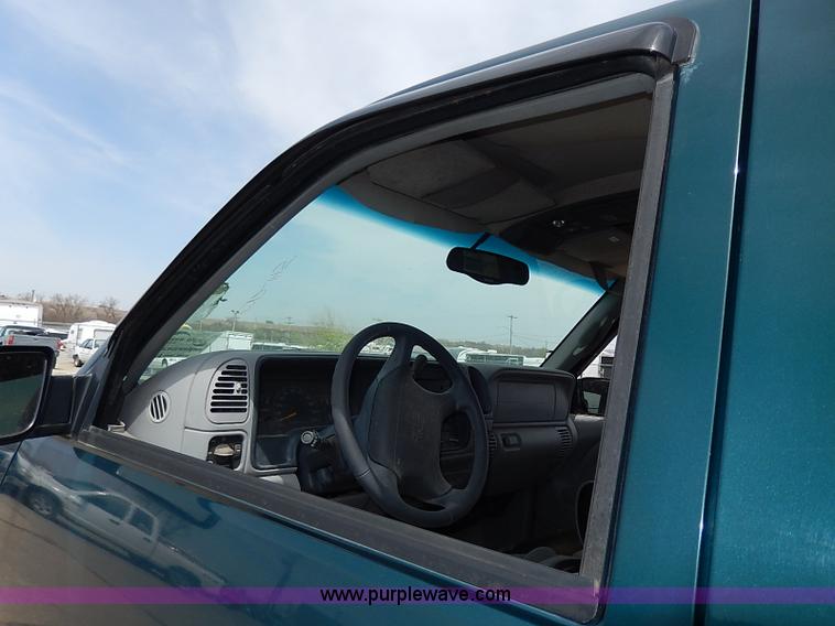 image for item H6069 1997 GMC Yukon