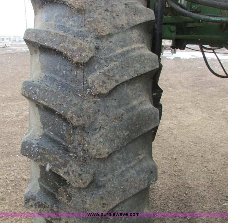 image for item A8658 2005 John Deere 4920 spreader