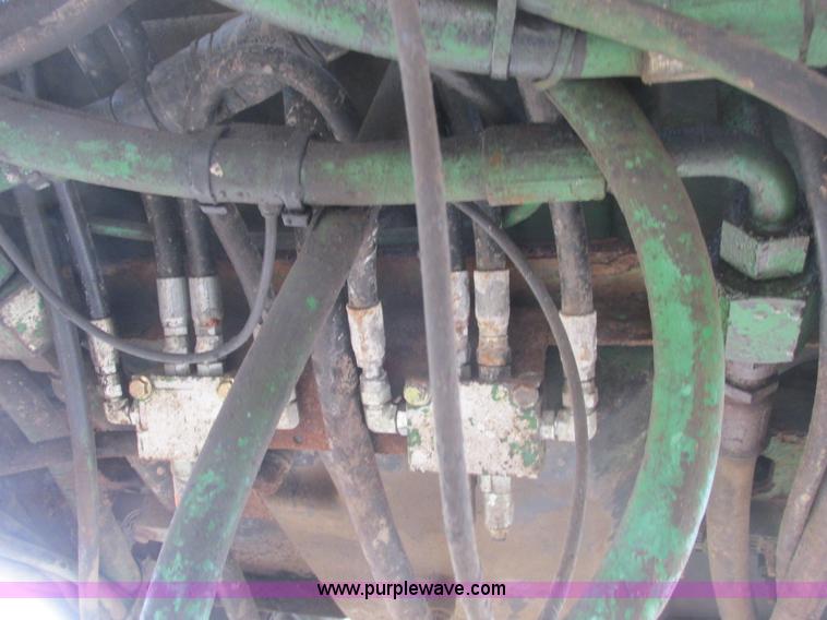 image for item A8658 2005 John Deere 4920 spreader