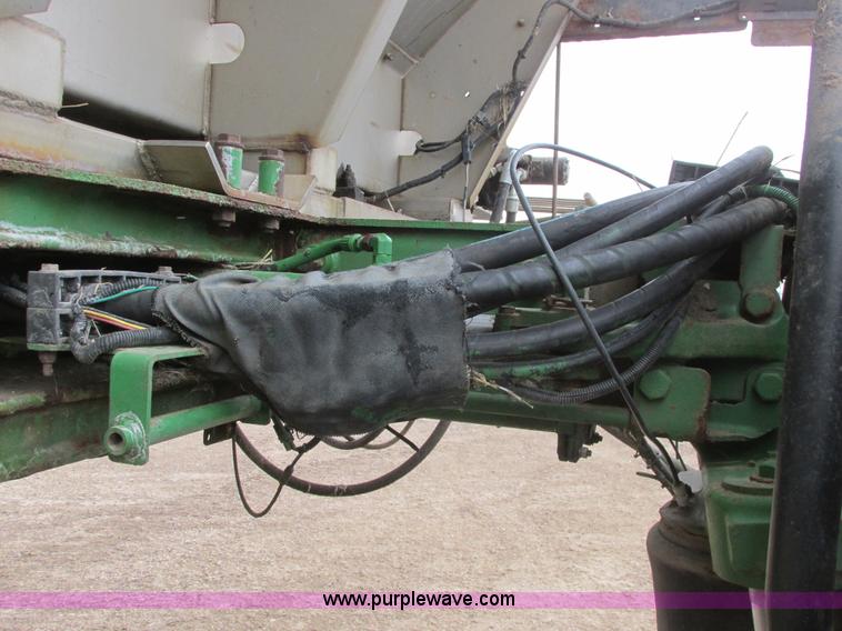 image for item A8658 2005 John Deere 4920 spreader