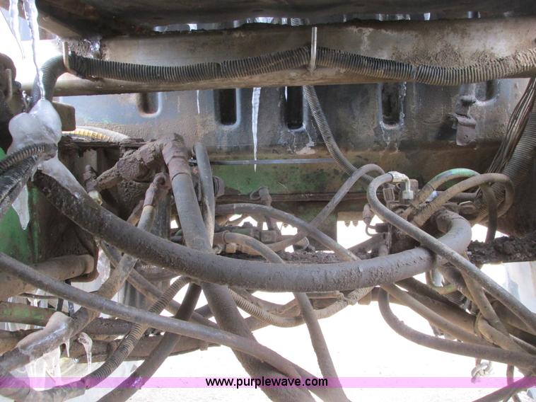 image for item A8658 2005 John Deere 4920 spreader