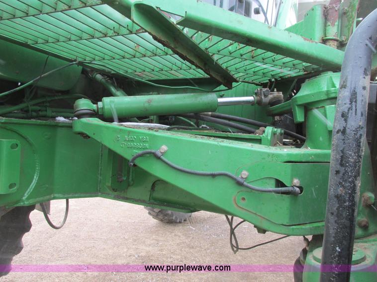 image for item A8658 2005 John Deere 4920 spreader