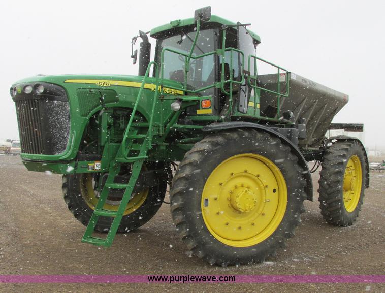 image for item A8658 2005 John Deere 4920 spreader