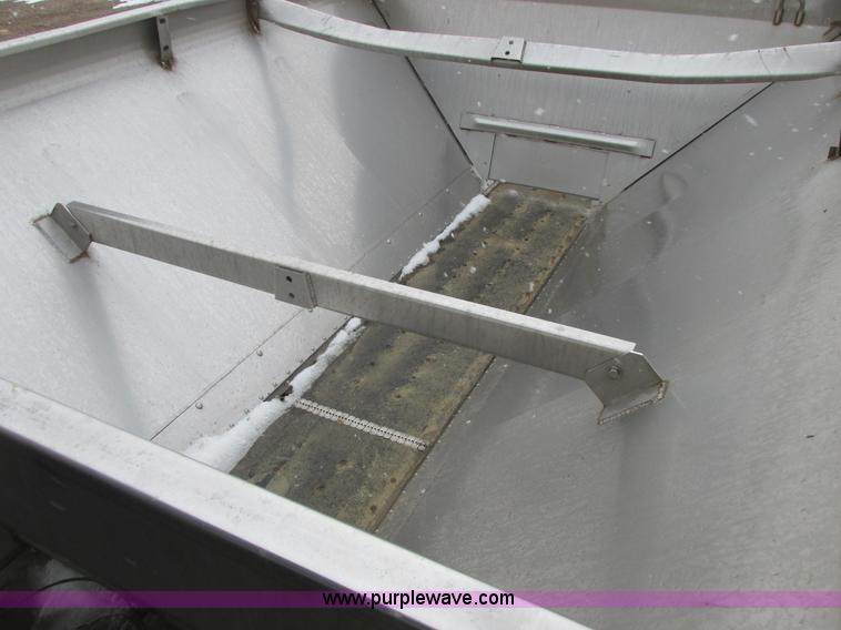 image for item A8658 2005 John Deere 4920 spreader