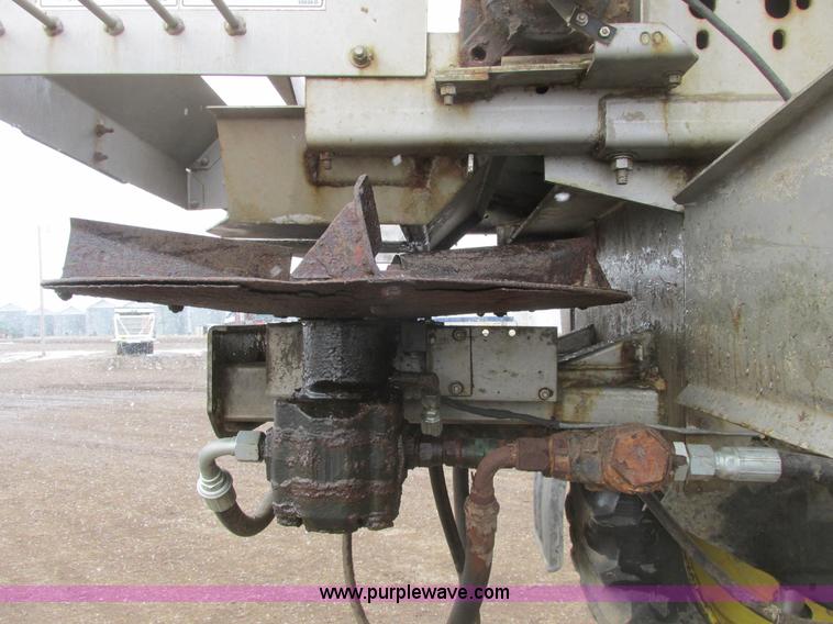 image for item A8658 2005 John Deere 4920 spreader