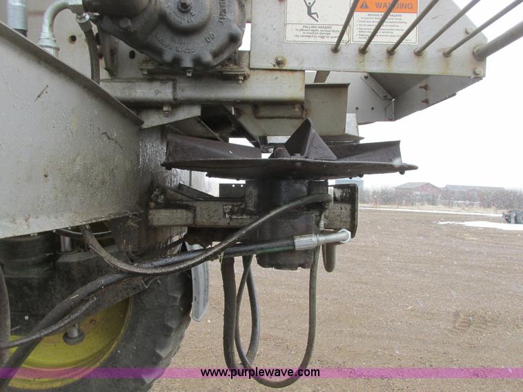 image for item A8658 2005 John Deere 4920 spreader