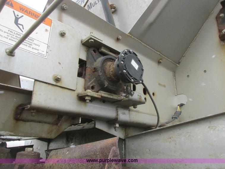 image for item A8658 2005 John Deere 4920 spreader