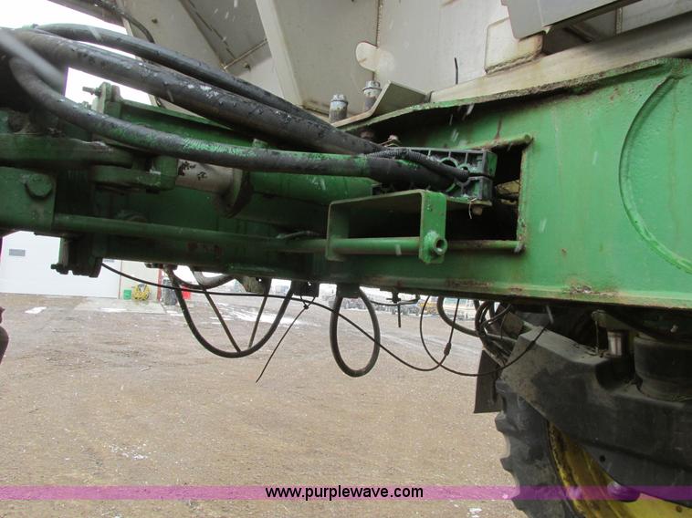 image for item A8658 2005 John Deere 4920 spreader