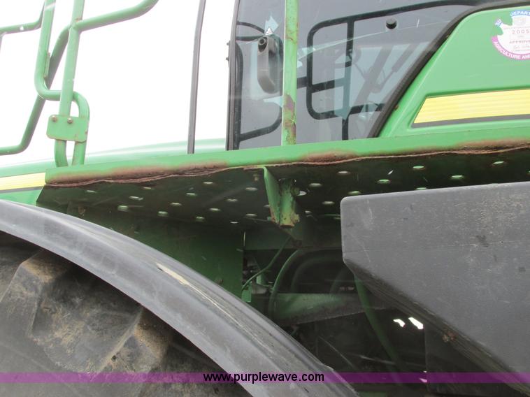 image for item A8658 2005 John Deere 4920 spreader