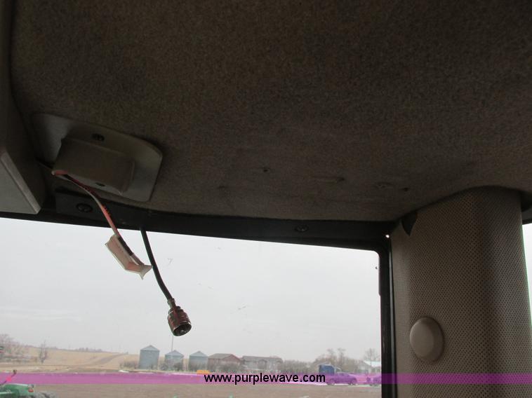 image for item A8658 2005 John Deere 4920 spreader