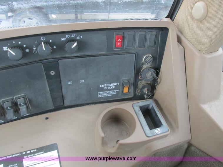 image for item A8658 2005 John Deere 4920 spreader