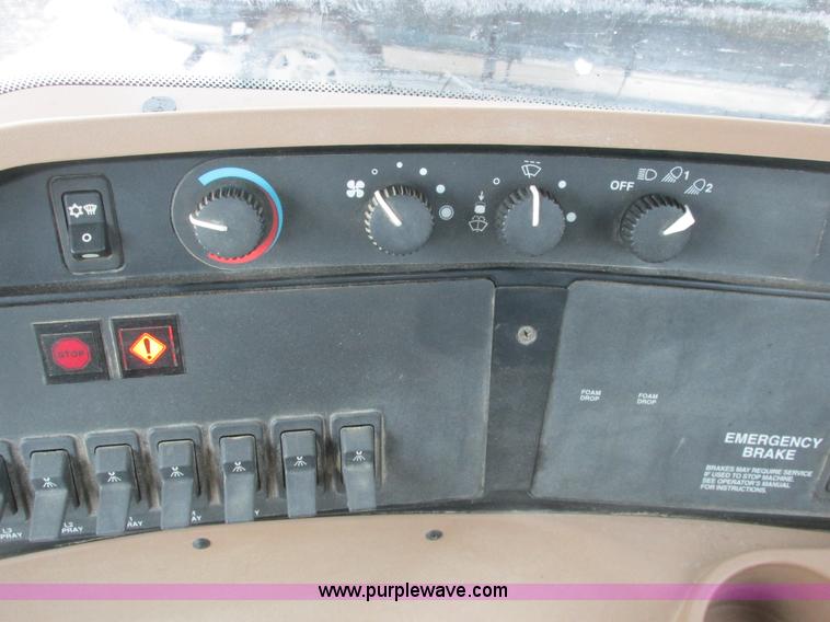 image for item A8658 2005 John Deere 4920 spreader