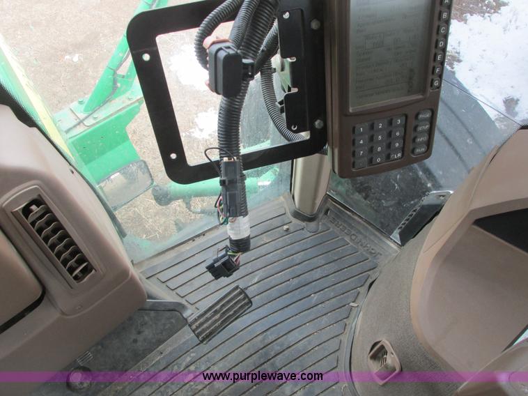 image for item A8658 2005 John Deere 4920 spreader