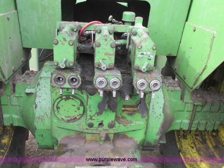 image for item A8663 1982 John Deere 8630 4WD tractor