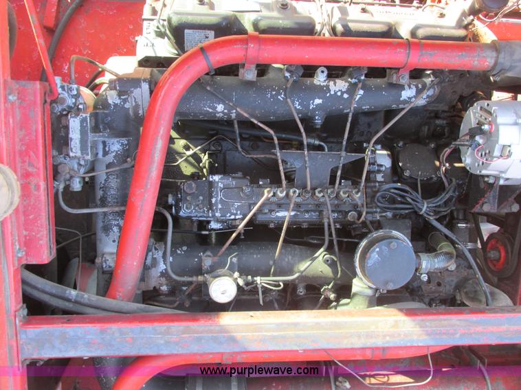 image for item A8664 1983 Massey-Ferguson 860 combine