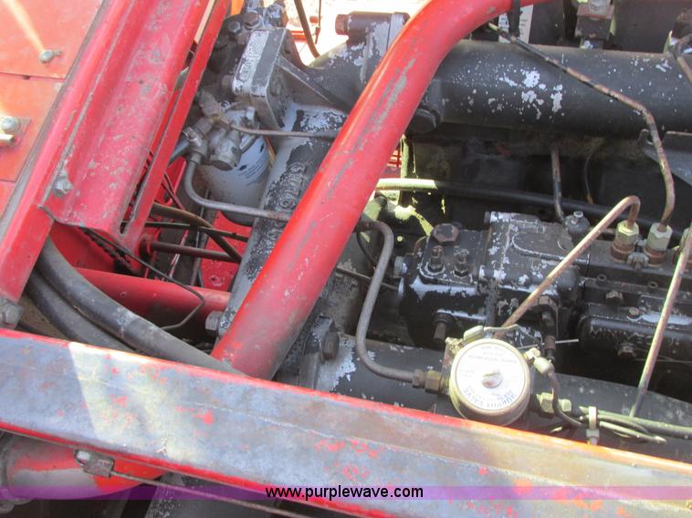 image for item A8664 1983 Massey-Ferguson 860 combine