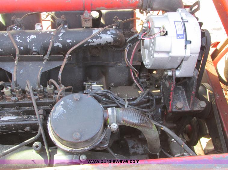 image for item A8664 1983 Massey-Ferguson 860 combine