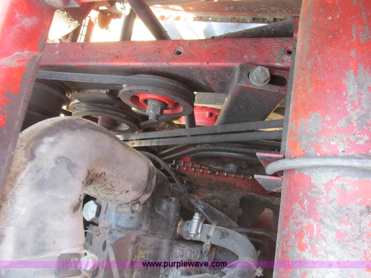 image for item A8664 1983 Massey-Ferguson 860 combine