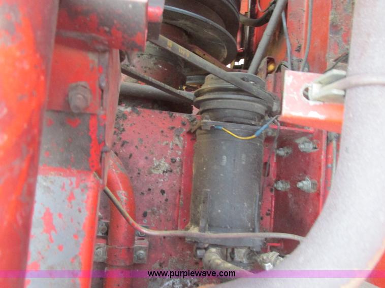 image for item A8664 1983 Massey-Ferguson 860 combine