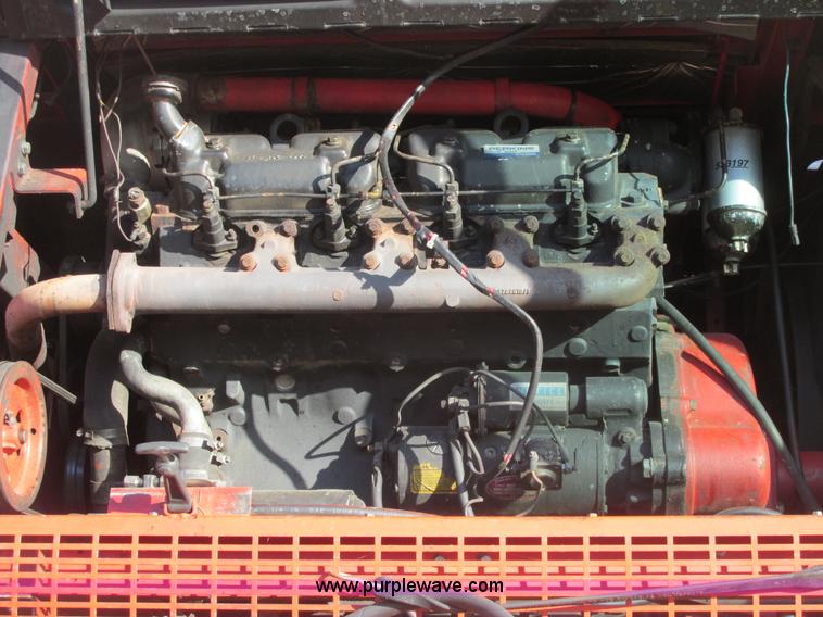 image for item A8664 1983 Massey-Ferguson 860 combine