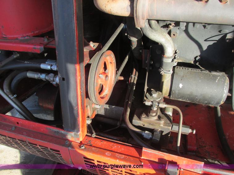 image for item A8664 1983 Massey-Ferguson 860 combine