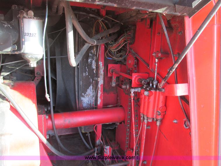image for item A8664 1983 Massey-Ferguson 860 combine