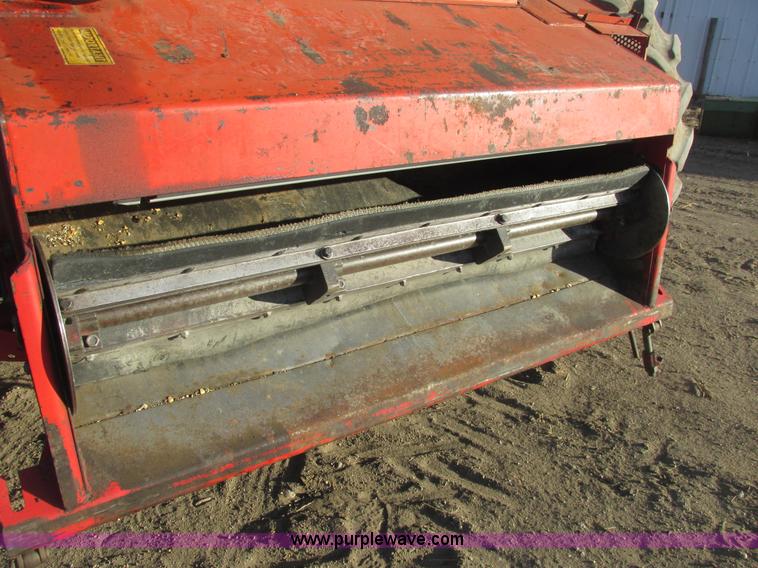 image for item A8664 1983 Massey-Ferguson 860 combine