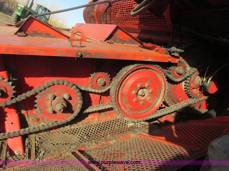 image for item A8664 1983 Massey-Ferguson 860 combine