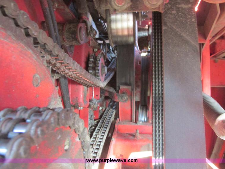 image for item A8664 1983 Massey-Ferguson 860 combine