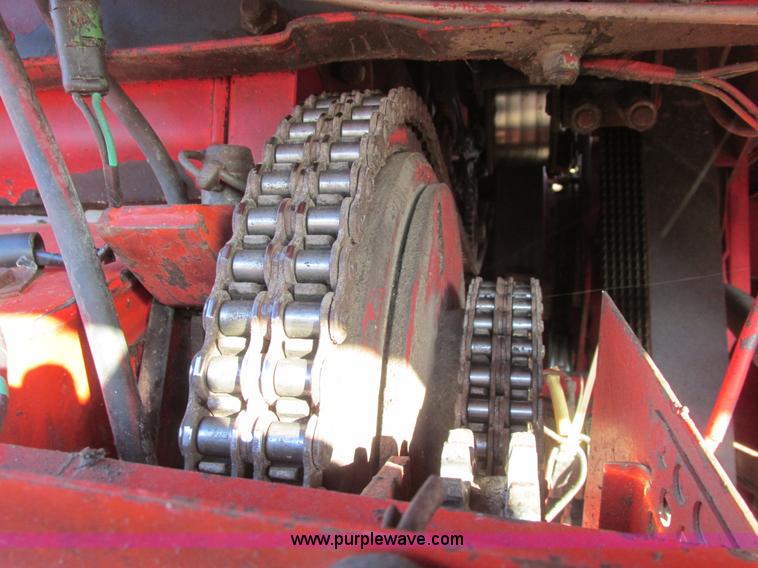 image for item A8664 1983 Massey-Ferguson 860 combine