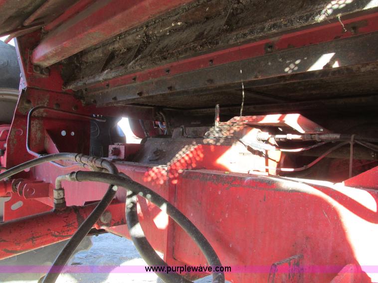 image for item A8664 1983 Massey-Ferguson 860 combine