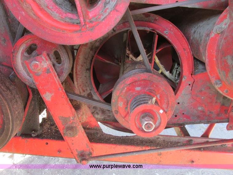 image for item A8664 1983 Massey-Ferguson 860 combine
