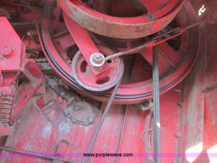 image for item A8664 1983 Massey-Ferguson 860 combine