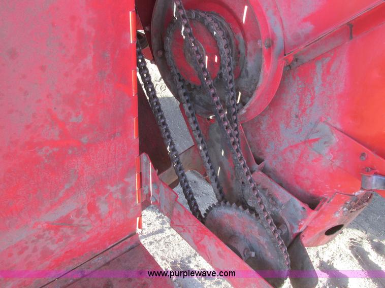 image for item A8664 1983 Massey-Ferguson 860 combine