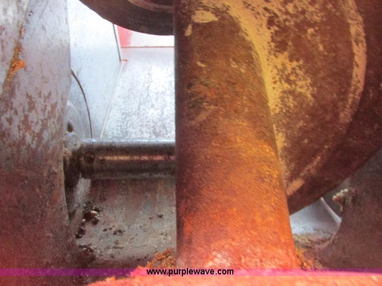 image for item A8664 1983 Massey-Ferguson 860 combine