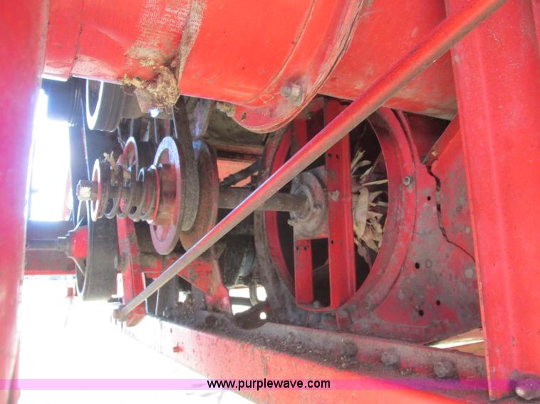 image for item A8664 1983 Massey-Ferguson 860 combine