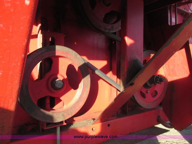 image for item A8664 1983 Massey-Ferguson 860 combine