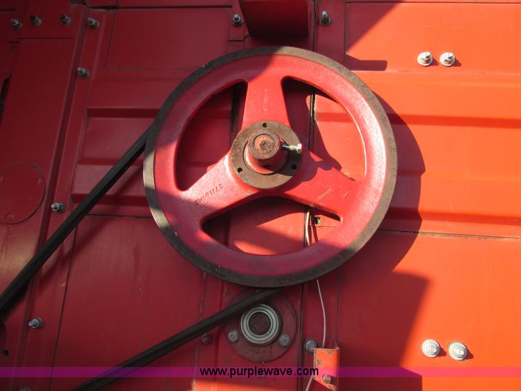 image for item A8664 1983 Massey-Ferguson 860 combine