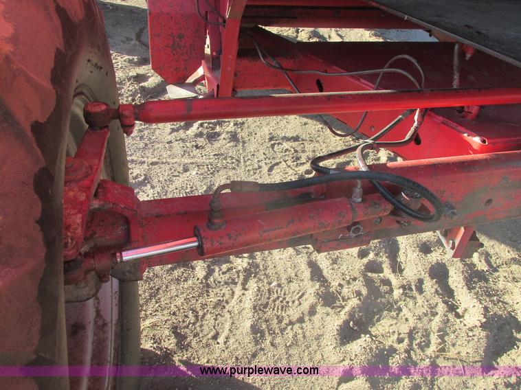 image for item A8664 1983 Massey-Ferguson 860 combine