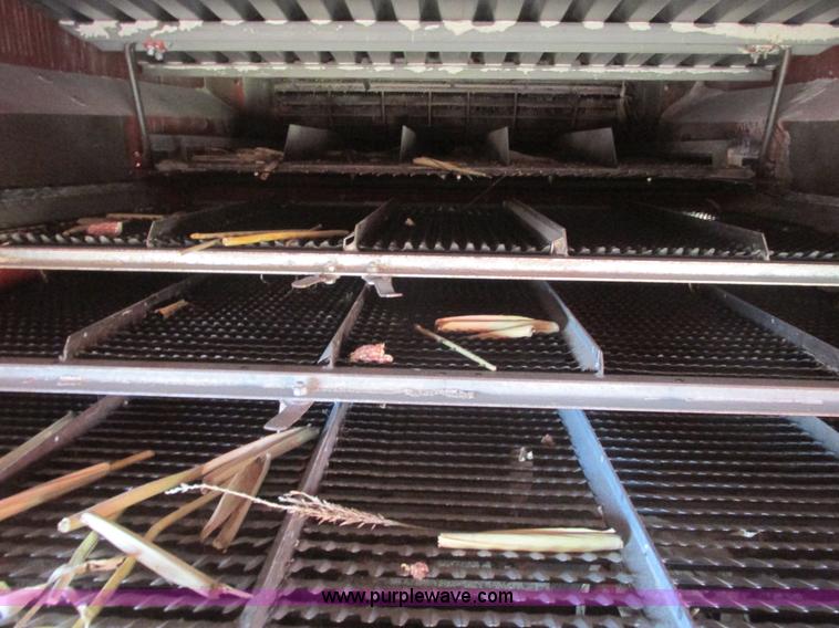 image for item A8664 1983 Massey-Ferguson 860 combine