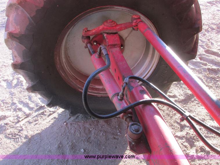 image for item A8664 1983 Massey-Ferguson 860 combine