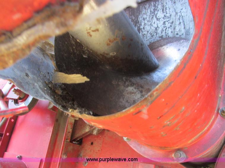 image for item A8664 1983 Massey-Ferguson 860 combine