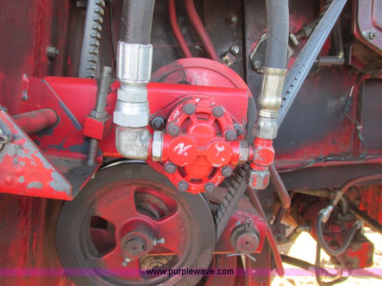 image for item A8664 1983 Massey-Ferguson 860 combine