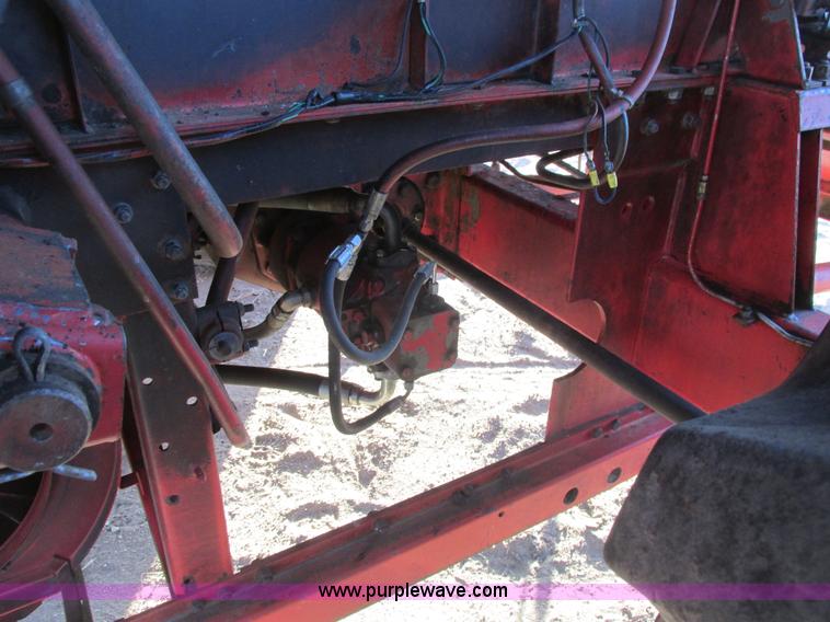 image for item A8664 1983 Massey-Ferguson 860 combine