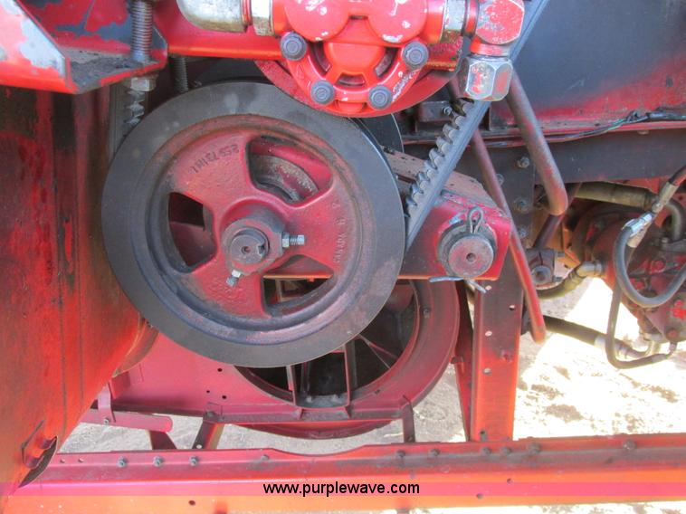 image for item A8664 1983 Massey-Ferguson 860 combine